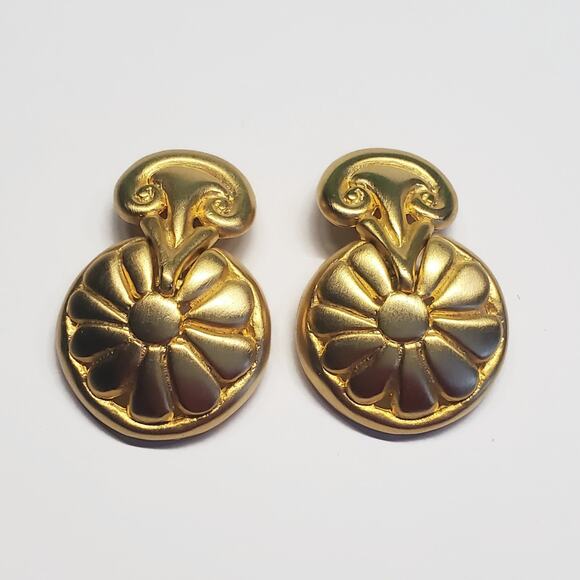 Vintage Matte Gold Tone Floral Design Clip Earrings - Picture 1 of 5